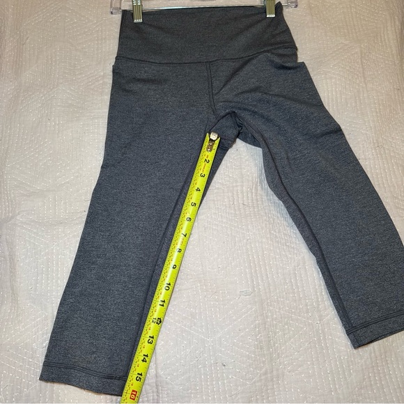 Women’s Lululemon Wunder Under Crop High Rise size 6 - Picture 5 of 6